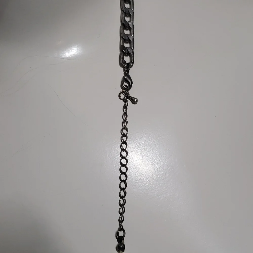 Silver Tone and Pearl Necklace (20) - Picture 3 of 3